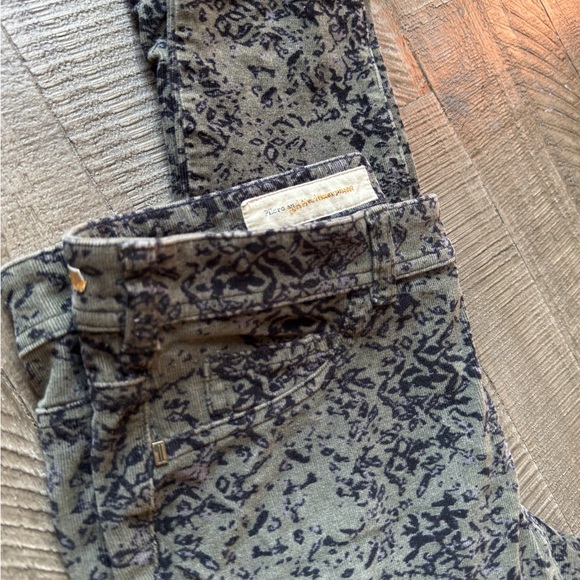 Pilcro Skinny Pants in Black and Olive - Picture 2 of 10